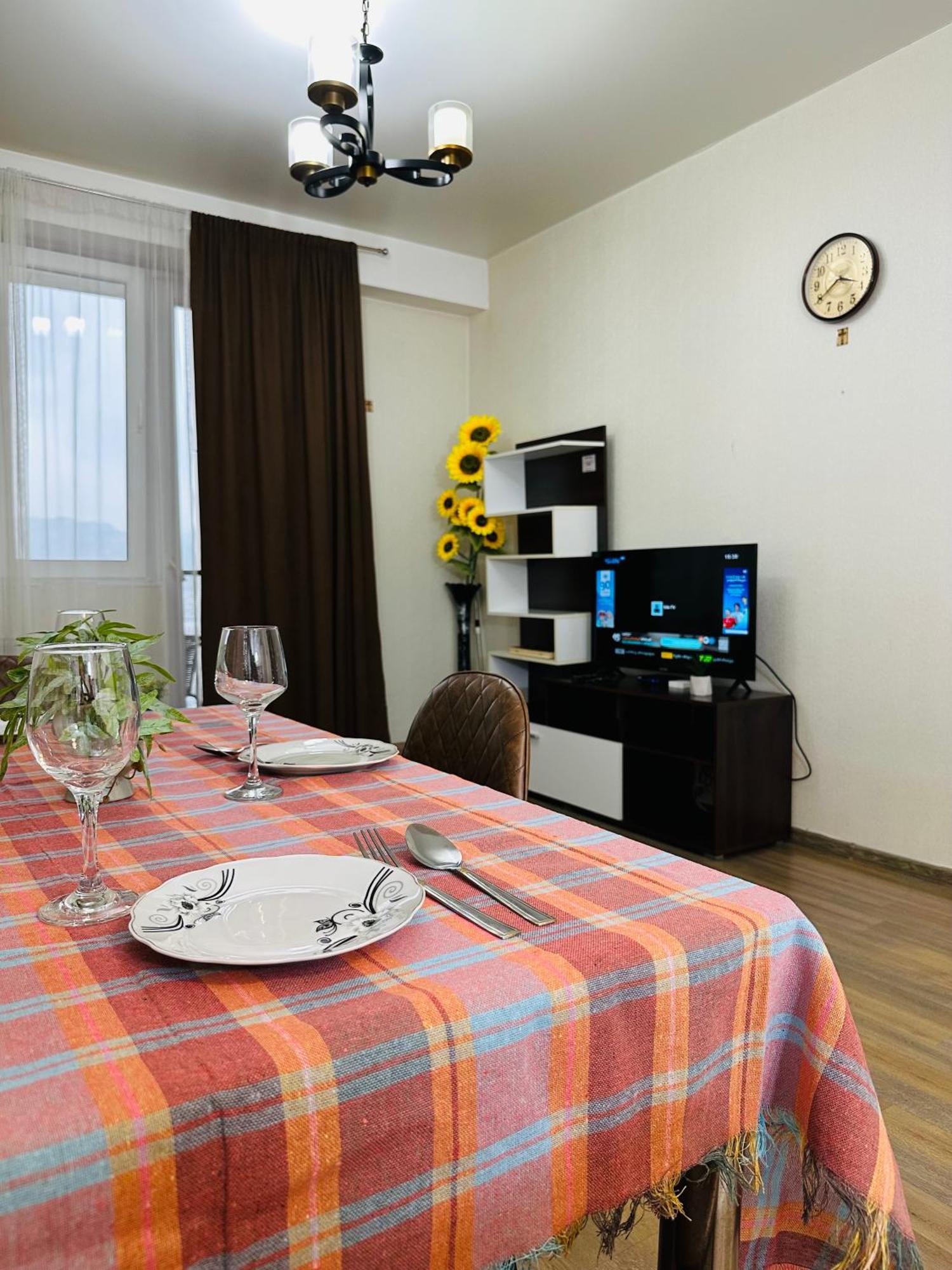 Twins Tower Appartement Tbilisi Buitenkant foto