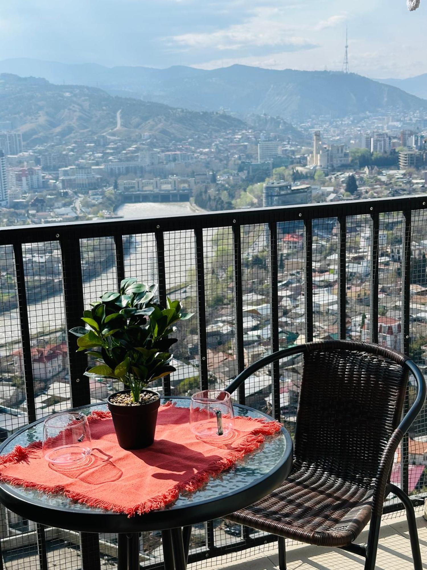 Twins Tower Appartement Tbilisi Buitenkant foto